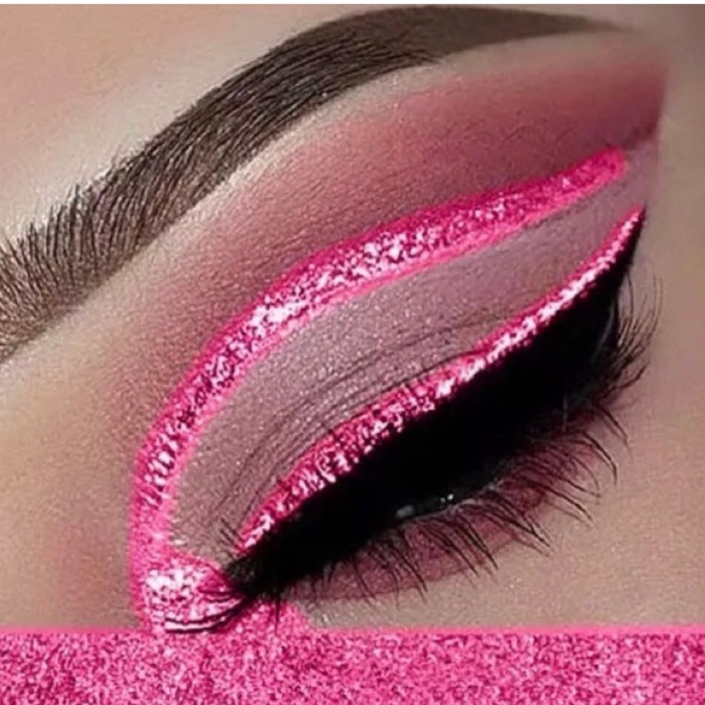 Vibrant Pink Eyeliner